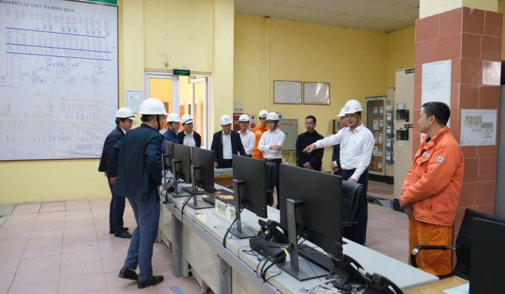 Tổng công ty Truyền tải điện Quốc gia kiểm tra công tác đảm bảo điện phục vụ Đại hội Đảng XIV