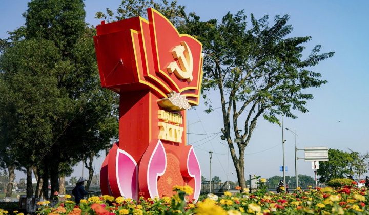 Rực rỡ cờ, hoa chào mừng Đại hội XIV của Đảng