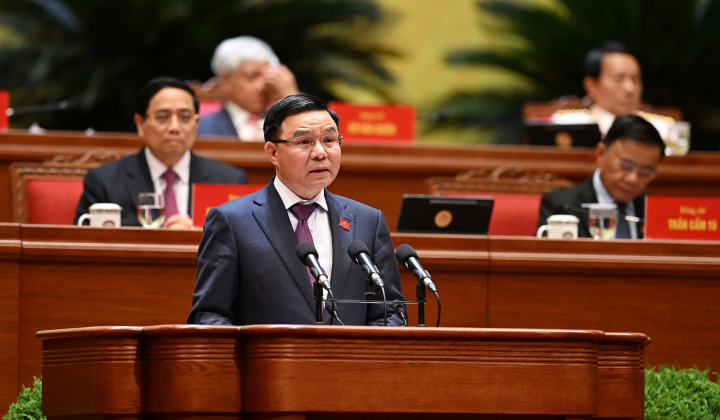 Quyền Bộ trưởng Bộ Công Thương Lê Mạnh Hùng trình bày tham luận tại Đại hội XIV của Đảng