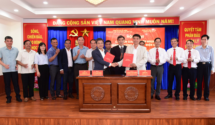 Tiếp nhận Đảng bộ Công ty Thủy điện Ialy về Đảng bộ xã Ia Ly