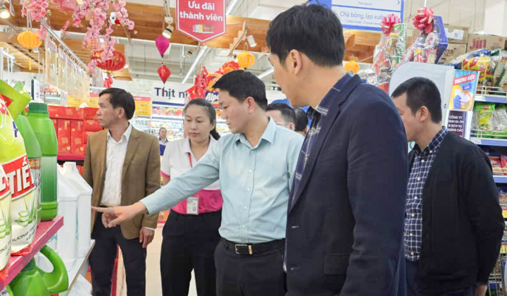 Kiểm tra công tác bình ổn thị trường Tết Bính Ngọ 2026 tại Quảng Trị
