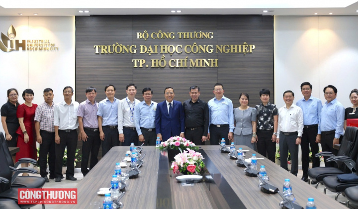 Thứ trưởng Nguyễn Hoàng Long gặp mặt các cơ quan báo chí và các trường Đại học, Cao đẳng trực thuộc Bộ tại TP. Hồ Chí Minh nhân dịp Xuân Bính Ngọ 2026