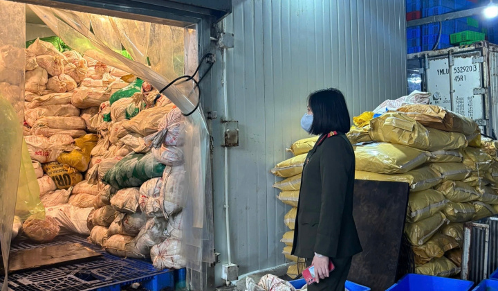 Phát hiện, tạm giữ hơn 60 tấn lòng lợn không rõ nguồn gốc tại Hà Nội