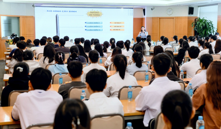 Ngân hàng Sacombank dành hơn 4,3 tỷ đồng tiếp tục trao học bổng “Ươm mầm cho những ước mơ” cho sinh viên