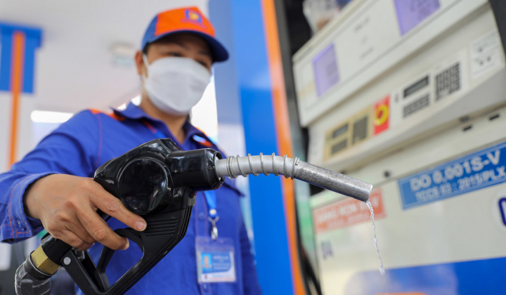 Kỳ điều hành giá xăng dầu ngày 8/1: Giảm kỳ thứ 5 liên tiếp, giá xăng thấp hơn 19.000 đồng/lít