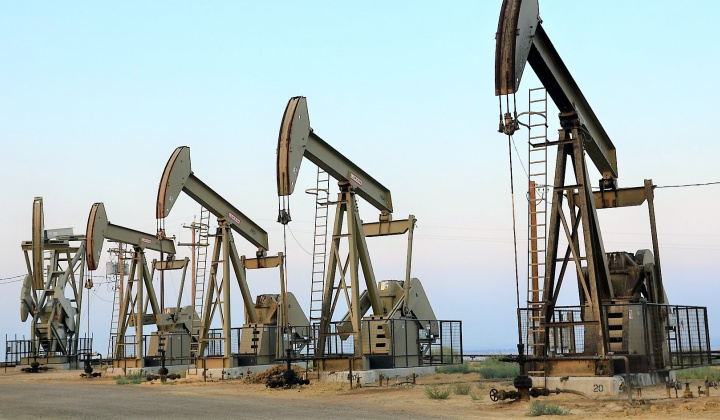 Giá xăng dầu hôm nay 9/1: Lo ngại gián đoạn nguồn cung từ Iran