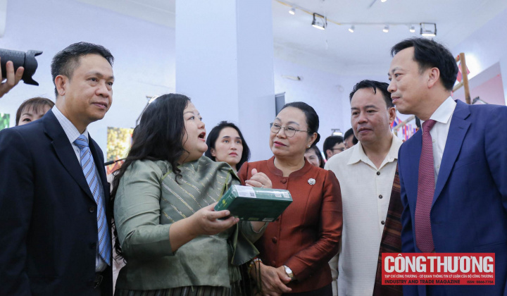Tuần lễ sản phẩm Việt - Lào tại Hà Nội: Mở ra không gian kết nối giao thương, thúc đẩy thương mại Việt - Lào ngày càng đi vào chiều sâu và hiệu quả