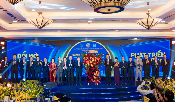 TP. Hồ Chí Minh tôn vinh 100 doanh nghiệp và 96 doanh nhân tiêu biểu năm 2026 nhân Ngày Doanh nhân Việt Nam