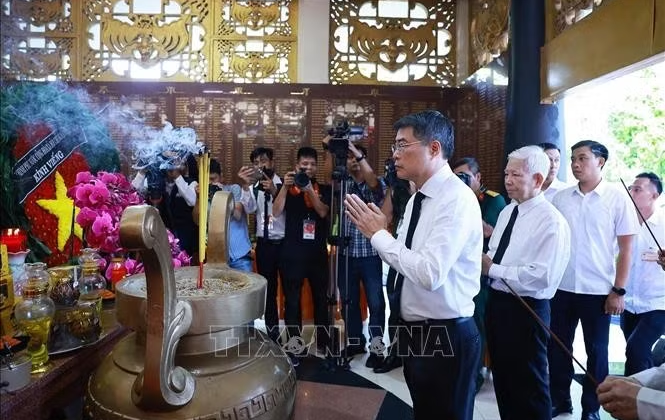 Thủ tướng dự Lễ viếng, truy điệu và an táng hài cốt liệt sĩ tại Công viên Lê Thị Riêng