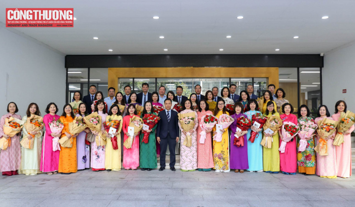 [CHÙM ẢNH] Bộ Công Thương gặp mặt nữ lãnh đạo Bộ và các đơn vị nhân Ngày Phụ nữ Việt Nam 20/10