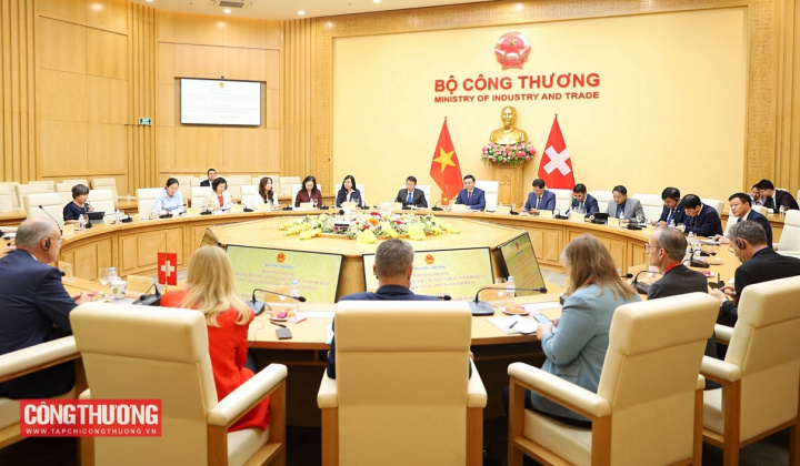 Bộ trưởng Bộ Công Thương Lê Mạnh Hùng hội kiến Tổng thống Liên bang Thụy Sỹ Guy Parmelin