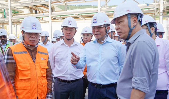 Bộ trưởng Bộ Công Thương Lê Mạnh Hùng kiểm tra các dự án tại Trung tâm Điện lực Quảng Trạch