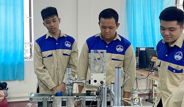 Chuyển giao 1 trường Cao đẳng từ Bộ Công Thương về UBND tỉnh Phú Thọ quản lý