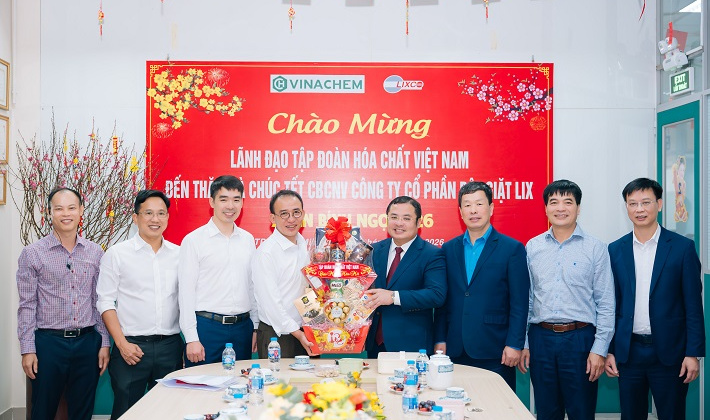 Chủ tịch HĐTV VINACHEM Phùng Quang Hiệp thăm, động viên người lao động Lixco