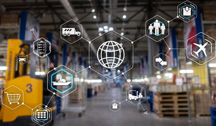 Integrating AI for data analysis and automated decision-making in logistics smart contracts