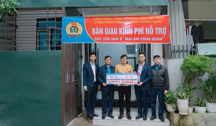 Công ty Than Thống Nhất bàn giao kinh phí hỗ trợ "Mái ấm Công đoàn" dịp Tết Nguyên đán