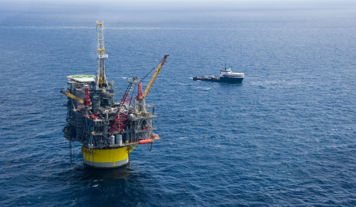 Giá xăng dầu hôm nay 24/2: Neo ở mức cao nhất trong 6 tháng