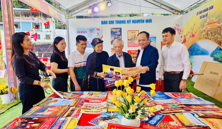 Thái Nguyên: Kết nối báo chí với mạch nguồn văn hóa truyền thống tại Lễ hội Lồng Tồng Ba Bể