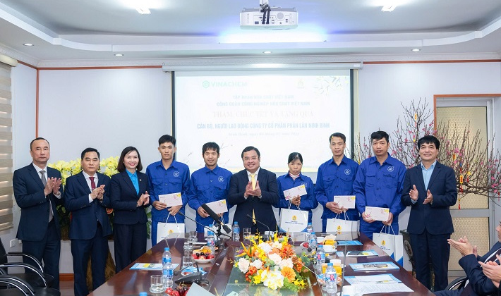 Chủ tịch HĐTV Vinachem chúc Tết người lao động 3 đơn vị tại Ninh Bình