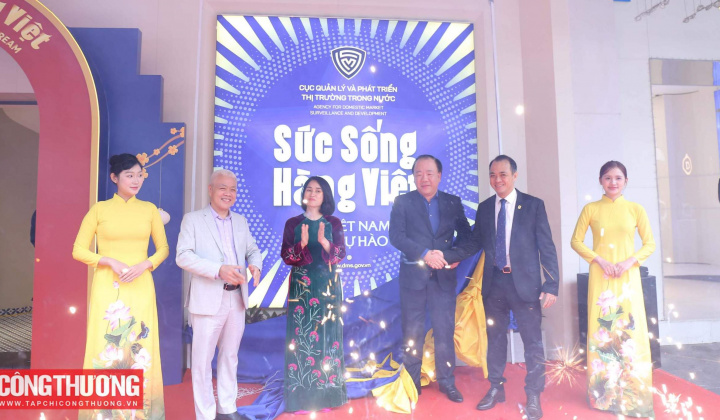 Khai trương Không gian trưng bày, live stream "Sức sống hàng Việt" trên "phố Hiệu" Tràng Tiền