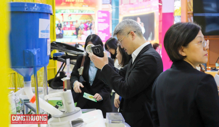 Cục Triển lãm Nhập khẩu quốc tế Trung Quốc đánh giá cao các sản phẩm trưng bày tại Hội chợ Mùa Xuân lần thứ nhất năm 2026