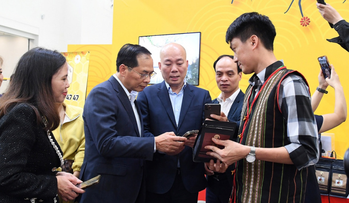 Tiếp tục đẩy mạnh công tác truyền thông, thu hút người dân đến Hội chợ Mùa Xuân lần thứ nhất năm 2026