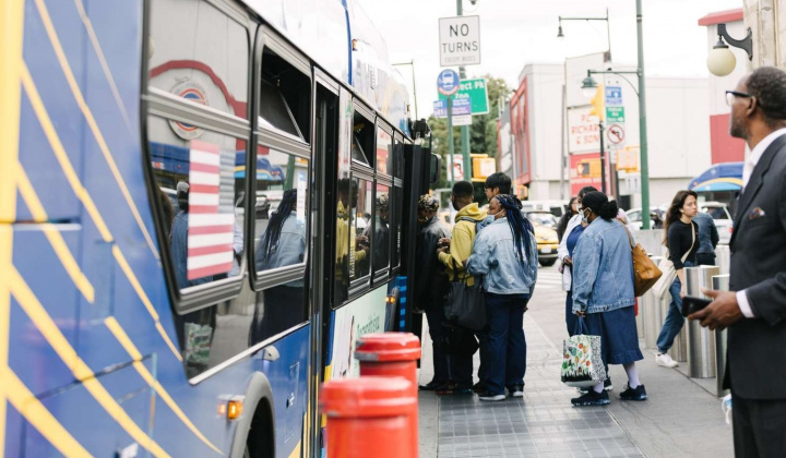 Loạt quốc gia khuyến khích làm việc từ xa, học trực tuyến nhằm giảm tiêu thụ nhiên liệu