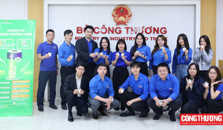 Đổi pin cũ lấy cây xanh: Lan tỏa lối sống xanh, hưởng ứng Tháng Thanh niên tại Bộ Công Thương