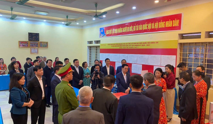 Chủ tịch UBND tỉnh Thái Nguyên kiểm tra diễn tập bầu cử tại phường Gia Sàng