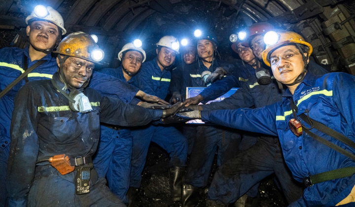 Than Thống Nhất: Theo bước chân Thợ Mỏ - Trao gửi nghĩa tình Tháng Thanh niên