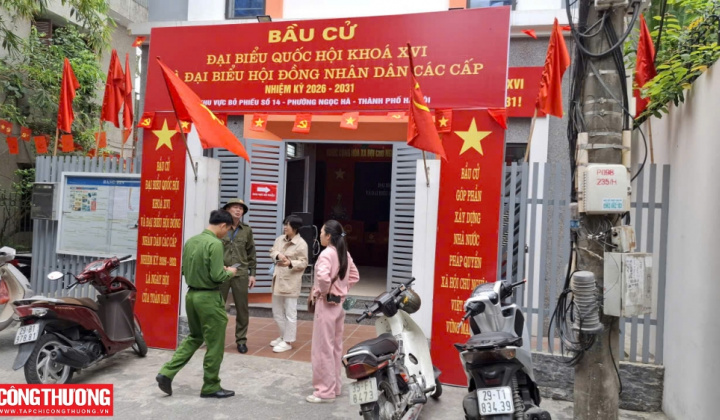 [PHÓNG SỰ ẢNH] Hà Nội rực rỡ cờ hoa trước ngày bầu cử đại biểu Quốc hội và HĐND các cấp