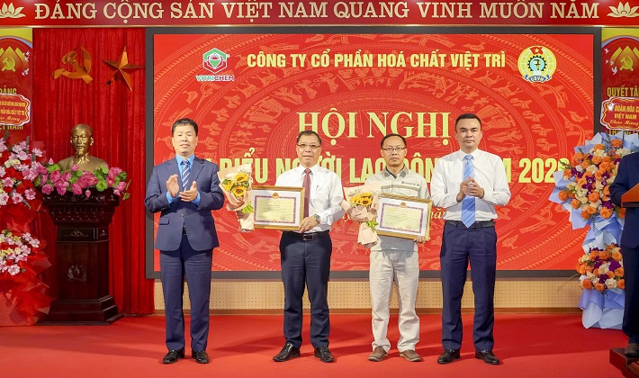 Hóa chất Việt Trì: Ổn định sản xuất, nâng cao đời sống người lao động