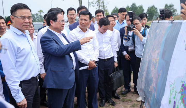 Thủ tướng làm việc tại Nhà máy Lọc hóa dầu Nghi Sơn, khảo sát địa điểm xây kho dầu chiến lược