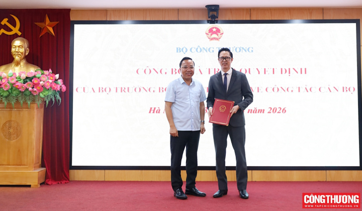 Trao Quyết định bổ nhiệm Phó Chánh Văn phòng Ban chỉ đạo nhà nước các chương trình, dự án quan trọng quốc gia, trọng điểm ngành năng lượng