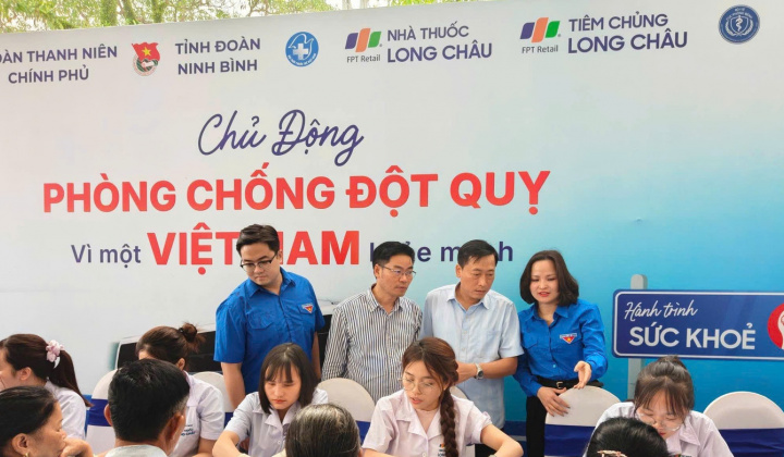 Tổ chức khám bệnh, cấp phát thuốc miễn phí cho hơn 1.000 người dân tại Ninh Bình