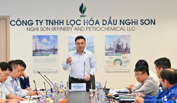 Quyền Bộ trưởng Bộ Công Thương Lê Mạnh Hùng làm việc với Nhà máy Lọc hóa dầu Nghi Sơn