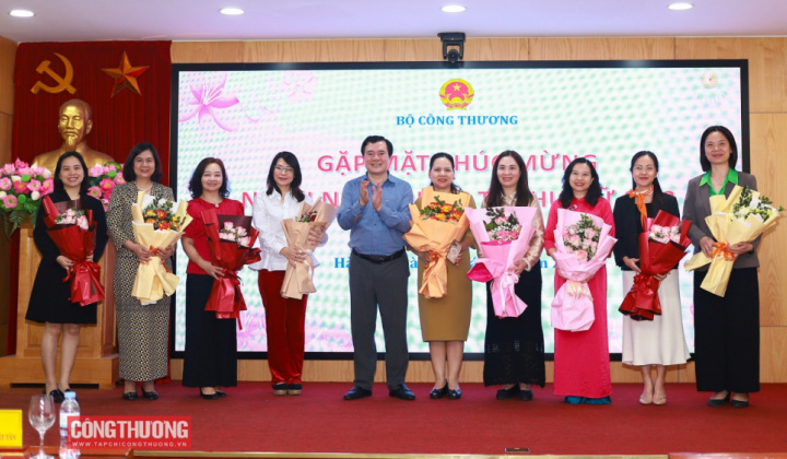 Phụ nữ ngành Công Thương không ngừng phát huy năng lực, góp phần cùng toàn ngành hoàn thành xuất sắc nhiệm vụ