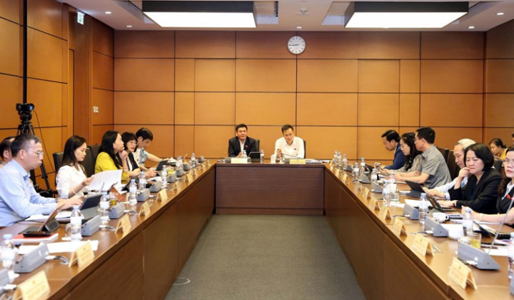 Quốc hội thảo luận tại Tổ: Đề xuất những giải pháp phát triển kinh tế bền vững và ổn định kinh tế vĩ mô