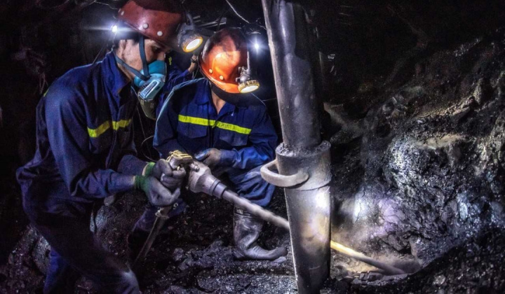 Than Thống Nhất: Chủ động bảo vệ sức khỏe người lao động mùa nắng nóng