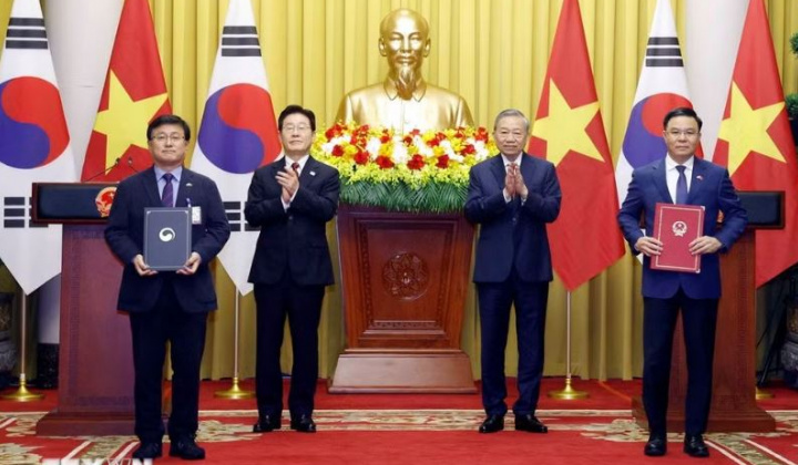 Việt Nam - Hàn Quốc trao các văn kiện hợp tác trong các lĩnh vực