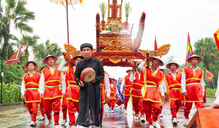 Linh thiêng và rực rỡ sắc màu lễ rước kiệu Đền Hùng 2026