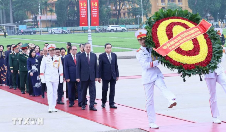 Lãnh đạo Đảng, Nhà nước vào Lăng viếng Chủ tịch Hồ Chí Minh nhân kỷ niệm Ngày giải phóng miền Nam, thống nhất đất nước