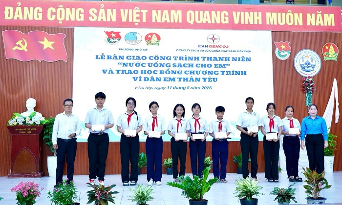 Công ty EPS bàn giao công trình thanh niên “Nước sạch cho em”