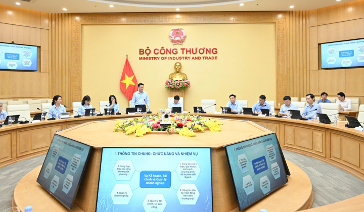 [VIDEO] Bộ trưởng Lê Mạnh Hùng: Vụ Kế hoạch, Tài chính và Quản lý doanh nghiệp khẩn trương rà soát, tinh gọn quy trình nhằm giảm chi phí thời gian cho người dân