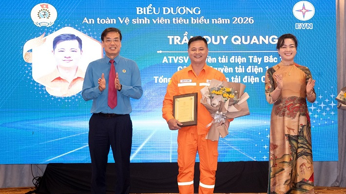 Người giữ an toàn cho những “mạch điện” nơi non cao Tây Bắc