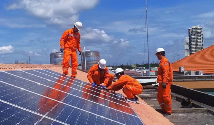 Lắp điện mặt trời tự sản tự tiêu: Giải pháp giảm áp lực cho lưới điện và xu hướng tiêu dùng năng lượng xanh