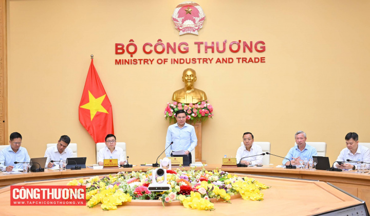 Bộ trưởng Lê Mạnh Hùng chủ trì hội nghị về bảo đảm cung ứng điện cao điểm mùa khô 2026