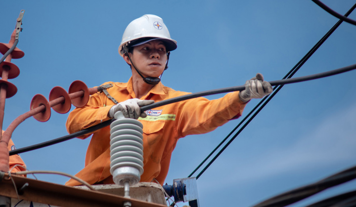 Bộ Công Thương sửa Thông tư về giá bán điện để sớm áp dụng khung giờ cao điểm, thấp điểm mới