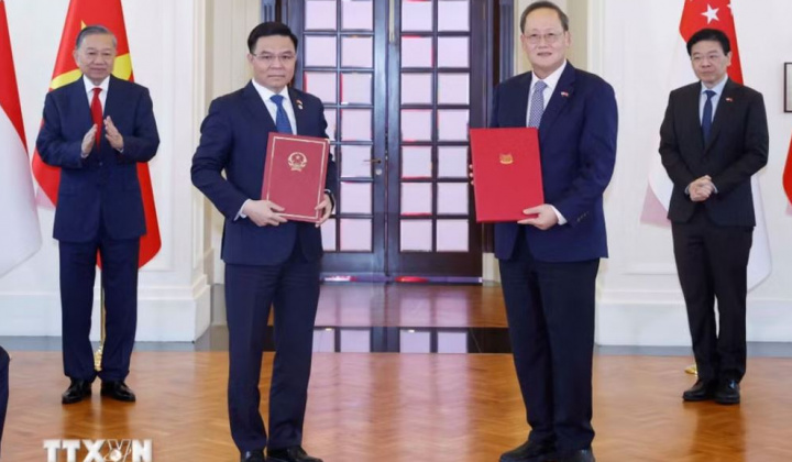 Việt Nam và Singapore ký kết hàng loạt văn kiện hợp tác