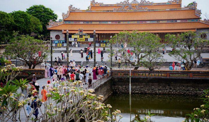 Du lịch miền Trung bùng nổ dịp lễ 30/4 - 1/5, doanh thu du lịch tăng mạnh